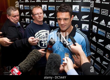 Wellington, Neuseeland. 9. August 2013. Daniel Carter von den All Blacks spricht bei Medien Stand up vor ihrem ersten Spiel der Investec Rugby-Meisterschaft. Carter wird auch seine ausgedehnte Pause vom Rugby nach der All Blacks European Tour im November bestätigt. Bildnachweis: Aktion Plus Sport/Alamy Live-Nachrichten Stockfoto