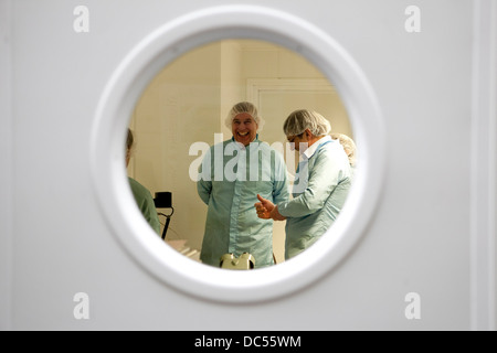 Prince Andrew, Duke of York, besucht Universität Manchester für eine Tour durch den Graphen-Labs Stockfoto