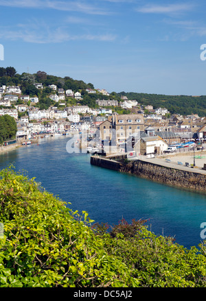 Looe, Cornwall, England, Englisch Küste Stadt mit blauem Meer und Himmel an einem sonnigen Sommertag Stockfoto