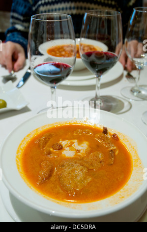 Kastilische Suppe in einem Restaurant. Segovia, Kastilien-León, Spanien. Stockfoto