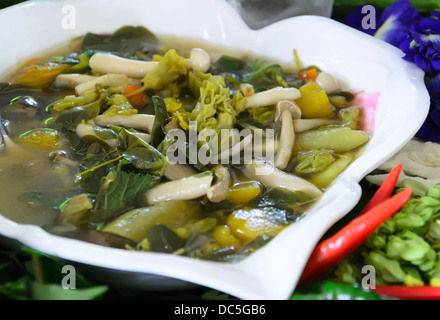 Saure Suppe aus Tamarindenpaste Stockfoto