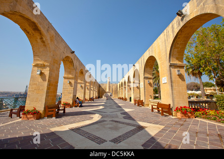 Upper Barrakka Gardens ist eines Vallettas schönste Parks war das Geschenk eines Achtzehntjahrhundert italienischen Ritters. Stockfoto