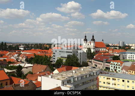 Blick auf die Stadt Trnava vom Glockenturm. Stockfoto