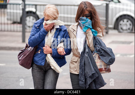 London, UK - 9. August 2013: Domenico Rancadores Frau Anne und Tochter Daniela Skinner, erscheinen heute in Westminster Magistrates' Court in London. Bildnachweis: Piero Cruciatti/Alamy Live-Nachrichten Stockfoto