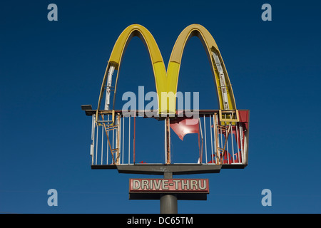 HURRIKAN-SCHÄDEN-MC DONALDS SCHILD GALVESTON ISLAND TEXAS USA Stockfoto