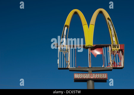 HURRIKAN-SCHÄDEN-MC DONALDS SCHILD GALVESTON ISLAND TEXAS USA Stockfoto