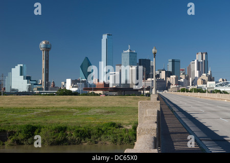 2009 HISTORISCHE SKYLINE DER INNENSTADT VON CORINTH STREET VIADUCT DALLAS TEXAS USA Stockfoto