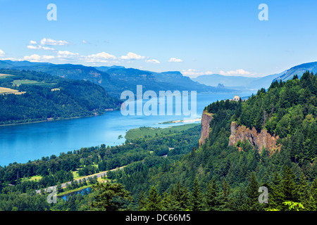 Blick über den Columbia River Gorge vom historischen Columbia River Highway Blick in Crown Point, Oregon, USA Stockfoto