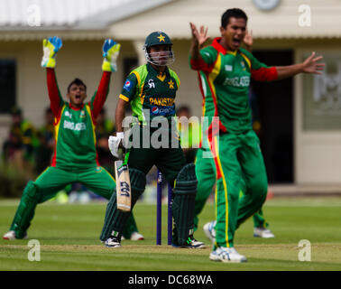 Market Harborough, Leicestershire, UK. Freitag, 9. August 2013.  Der Bangladesh Team Appell für eine LBW. Aktion aus dem ODI Spiel zwischen u19 Pakistan und Bangladesch u19 im Rahmen des Turniers u19 ODI dreieckig in England gespielt. Bildnachweis: Graham Wilson/Alamy Live-Nachrichten Stockfoto