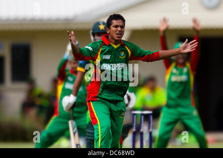 Market Harborough, Leicestershire, UK. Freitag, 9. August 2013.  Bangladeshs Rifat Pradhan plädiert für eine LBW. Aktion aus dem ODI Spiel zwischen u19 Pakistan und Bangladesch u19 im Rahmen des Turniers u19 ODI dreieckig in England gespielt. Bildnachweis: Graham Wilson/Alamy Live-Nachrichten Stockfoto