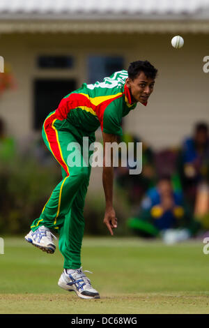 Market Harborough, Leicestershire, UK. Freitag, 9. August 2013.  Aktion aus dem ODI Spiel zwischen u19 Pakistan und Bangladesch u19 im Rahmen des Turniers u19 ODI dreieckig in England gespielt. Bildnachweis: Graham Wilson/Alamy Live-Nachrichten Stockfoto