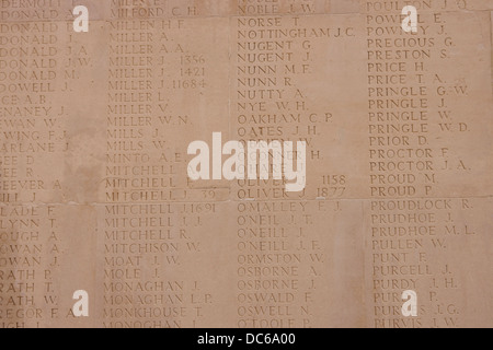 Weitere Namen von the Missing auf Thiepval-Denkmal Stockfoto