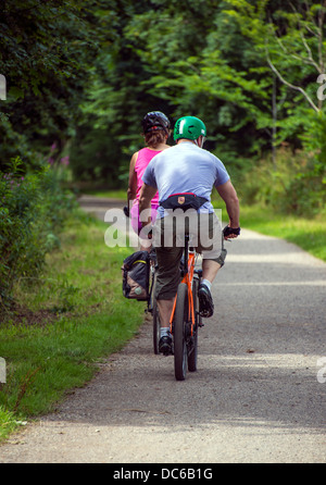 Radfahrer auf Monsal Spur, Derbyshire Stockfoto