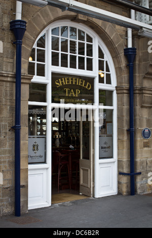 Eingang zum Sheffield Tippen Sie lokal an Sheffield Bahnhof Sheffield England UK Vereinigtes Königreich Europas Stockfoto