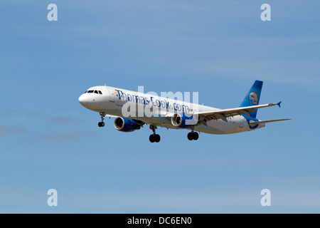 Thomas Cook Airbus A321-211 im Endanflug nach Kopenhagen Flughafen, CPH, Kastrup, Dänemark Stockfoto