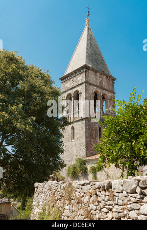 Turm der St. Helena Kirche (Crkva Svete Jelene) in Škrip auf der Insel Brač, Kroatien Stockfoto