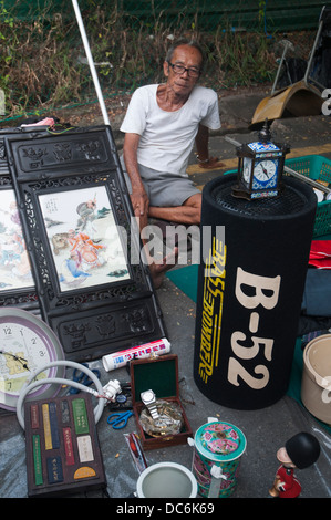 Wochenende "Thieves Market" Pitt Street in Little India, Singapur Stockfoto