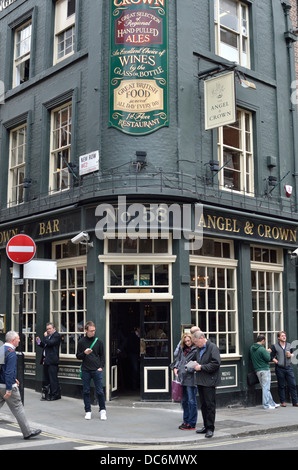 Der Engel und Crown Pub in St. Martins Lane, Covent Garden, London, Großbritannien. Stockfoto