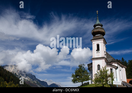 Wallfahrtskirche Maria Gern mit dem massiv von den Untersberg bei Berchtesgaden Stockfoto