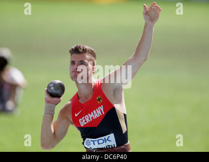 Moskau, Russland. 10. August 2013. Rico Freimuth Deutschland konkurriert in der Männer Zehnkampf Kugelstoßen bei den 14. Weltmeisterschaften in der Leichtathletik im Luzhniki-Stadion in Moskau, Russland, 10. August 2013. Foto: Michael Kappeler/Dpa/Alamy Live News Stockfoto