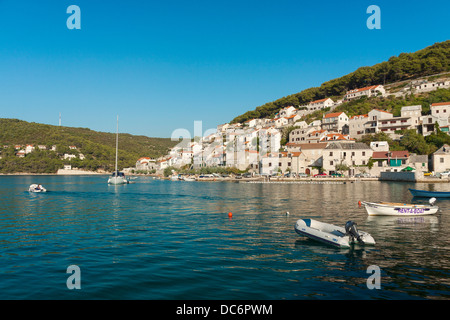 Hafen in Pučišća auf Brač Insel, Kroatien Stockfoto