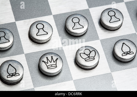 Foto von Metall Schach Runde Form. Stockfoto