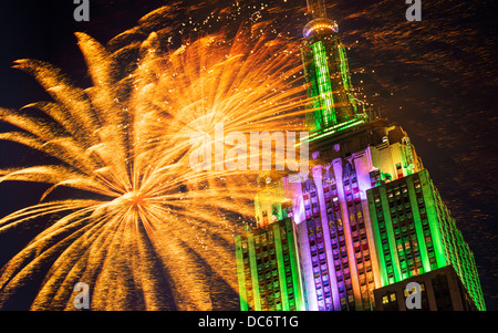 USA, New York, New York City, Empire State building mit Feuerwerk Stockfoto