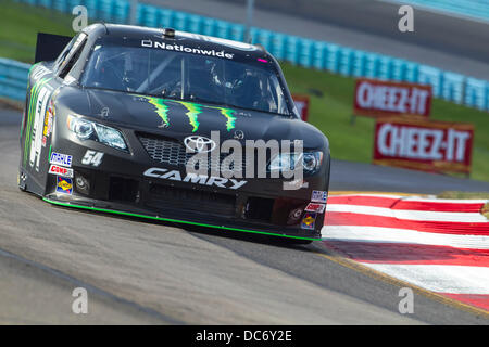 Watkins Glen, New York, USA. 9. August 2013. Watkins Glen, New York - 9. August 2013: Kyle Busch (54) rollt durch den Esses während einer Übung für das Zippo 200 Rennen in Watkins Glen International in Watkins Glen, NY. Bildnachweis: Csm/Alamy Live-Nachrichten Stockfoto