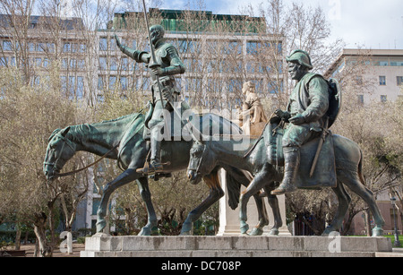 MADRID - März 10: Don Quijote und Sancho Panza Statue vom Cervantes-Denkmal Stockfoto