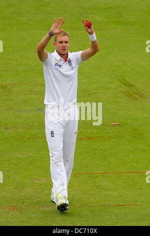 Chester-Le-Street, UK. 10. August 2013. Stuart Broad tagsüber zwei der Investec Asche 4. Testspiel im The Emirates Riverside Stadium, am 10. August 2013 in London, England. Bildnachweis: Mitchell Gunn/ESPA/Alamy Live-Nachrichten Stockfoto