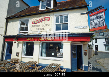 Die königliche Standarte ein Shepherd Neame öffentlichen Haus Oststraße Hastings Sussex UK Stockfoto