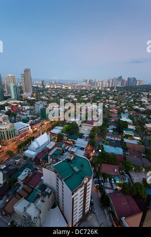 Blick über Makati Stadt in Metro Manila bei Sonnenuntergang, Philippinen Stockfoto
