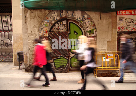 Street-Art & Graffittis in Barcelona Türen Stockfoto