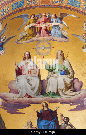 Wien - Juli 27: Heilige Dreifaltigkeit. Detail von Fresco Szene aus der Apokalypse vom 19. Jhdt. Stockfoto