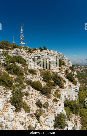 Televsion und Telekommunikation Turm oben auf Vidova Gora auf der Insel Brač, Kroatien Stockfoto