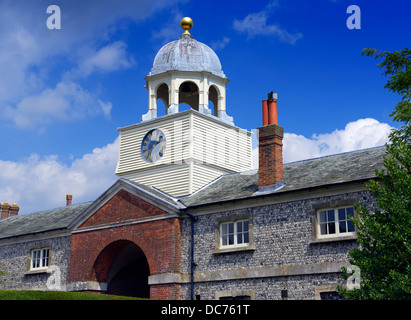 Th-Glockenturm über dem Eingang zum Glynde Platz elisabethanische Herrenhaus, Glynde, East Sussex Stockfoto