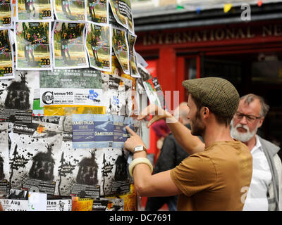 Edinburgh, UK. 10. August 2013. Edinburgh Festival Fringe ist das größte Kunstfestival der Welt und findet jedes Jahr im August für drei Wochen in Schottlands Hauptstadt Stadt: 10 August 2013 Credit: Stuart Walker/Stuart Walker Fotografie 2013/Alamy Live News Stockfoto