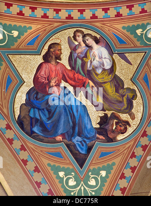 Wien - Juli 27: Fresko der Versuchung Jesu Szene im Seitenschiff der Altlerchenfelder Kirche Stockfoto