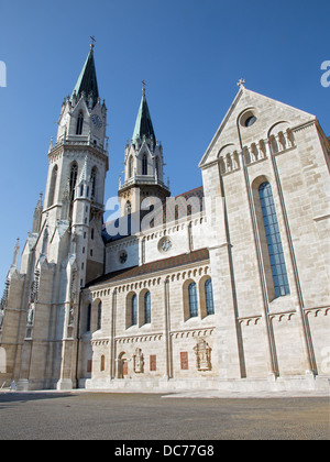 Wien - Gothic Südfassade der Klosterkirche in Klosterneuburg am 27. Juli 2013 Vienna. Stockfoto