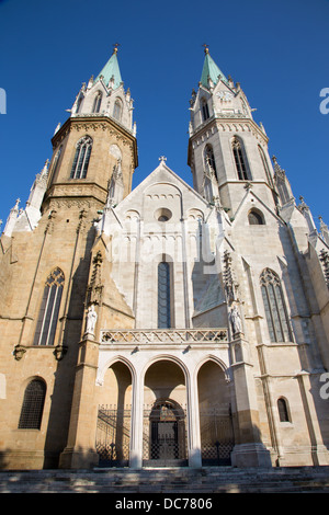 Wien - gotische Westfassade der Klosterkirche in Klosterneuburg am 27. Juli 2013 Vienna. Stockfoto