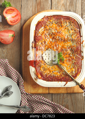 Italienisches Fleisch Lasagne in Auflaufform Stockfoto