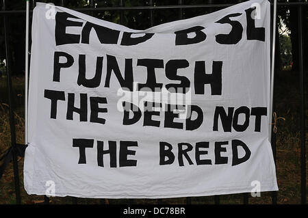 London UK 10. August 2013: BSL Protest gegen gefährliche Hunde in der speakers Corner in London. Bildnachweis: Siehe Li/Alamy Live News Stockfoto