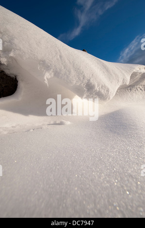 Muster in Schneewehen nach einem Schneesturm. VEREINIGTES KÖNIGREICH. Stockfoto