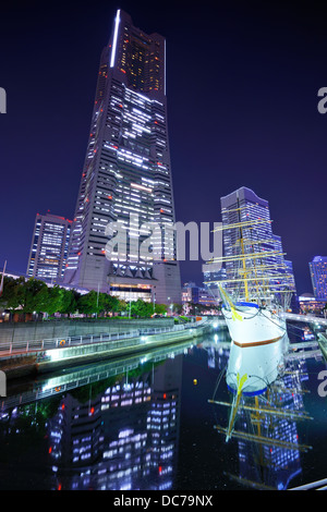 Yokohama, Japan Skyline bei Minato Mirai in der Nacht. Stockfoto