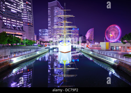 Yokohama, Japan Skyline bei Minato Mirai in der Nacht. Stockfoto