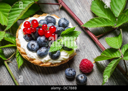 Nahaufnahme von Cupcake mit Beeren Stockfoto