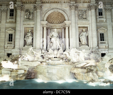 Der Trevi Brunnen bei Nacht, Palazzo Poli, Rom, Latium, Italien, Europa. Stockfoto