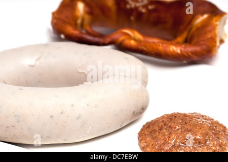 Weißwurst mit süßem Senf und einer brezel Stockfoto