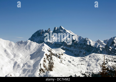 Die Dents du Midi über Morzine und Avoriaz Portes du Soleil Haute-Savoie-Frankreich Stockfoto