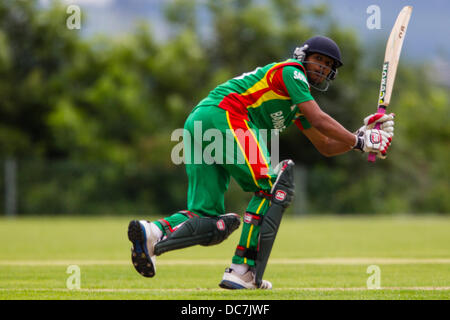 Kibworth, Leicestershire, UK. Sonntag, 11. August 2013.  Aktion aus dem ODI Spiel zwischen u19 Bangladesch und Pakistan u19 im Rahmen des Turniers u19 ODI dreieckig in England gespielt. Bildnachweis: Graham Wilson/Alamy Live-Nachrichten Stockfoto